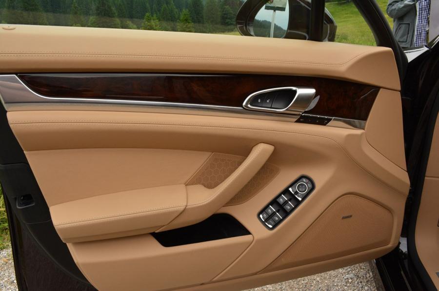  Porsche Panamera S E-Hybrid 2014 года  (фото 9 из 50)